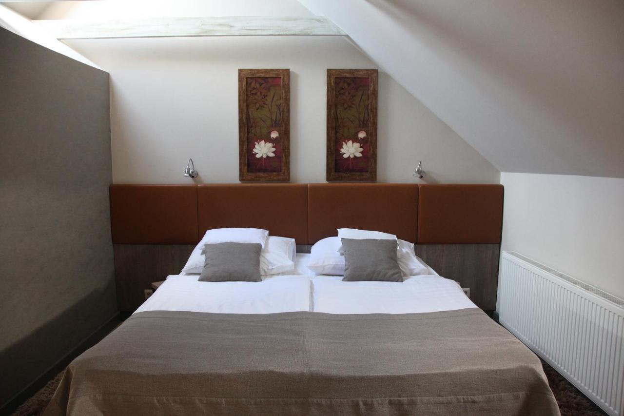Portre Panzio Otel Kőszeg Dış mekan fotoğraf