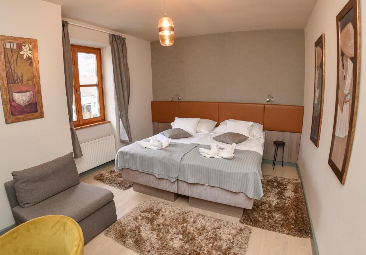 Portre Panzio Otel Kőszeg Dış mekan fotoğraf